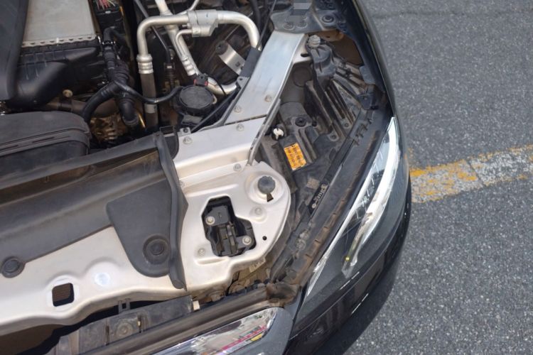 Used Mercedes-Benz E-Class 2016 E 200 L Engine Bay Left