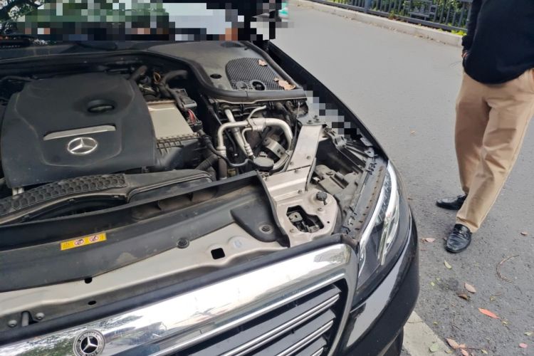 Used Mercedes-Benz E-Class 2016 E 200 L Engine Bay Left