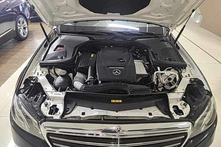 Used Mercedes-Benz E-Class 2016 E 200 L Engine Bay