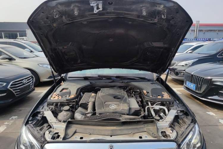 Used Mercedes-Benz E-Class 2016 E 200 L Engine Bay