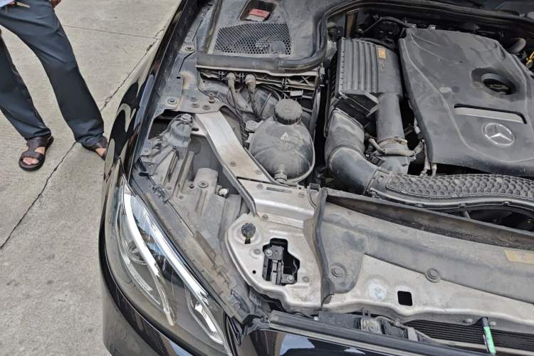 Used Mercedes-Benz E-Class 2016 E 300 L Sporty and Stylish Model Engine Bay Right