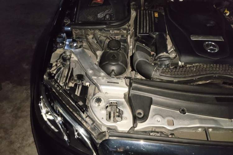 Used Mercedes-Benz E-Class 2016 E 200 L Engine Bay Right