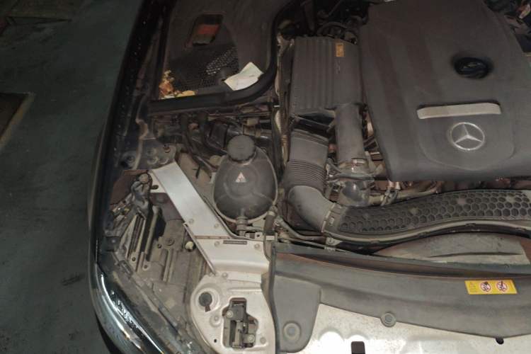 Used Mercedes-Benz E-Class 2016 E 200 L Engine Bay Right