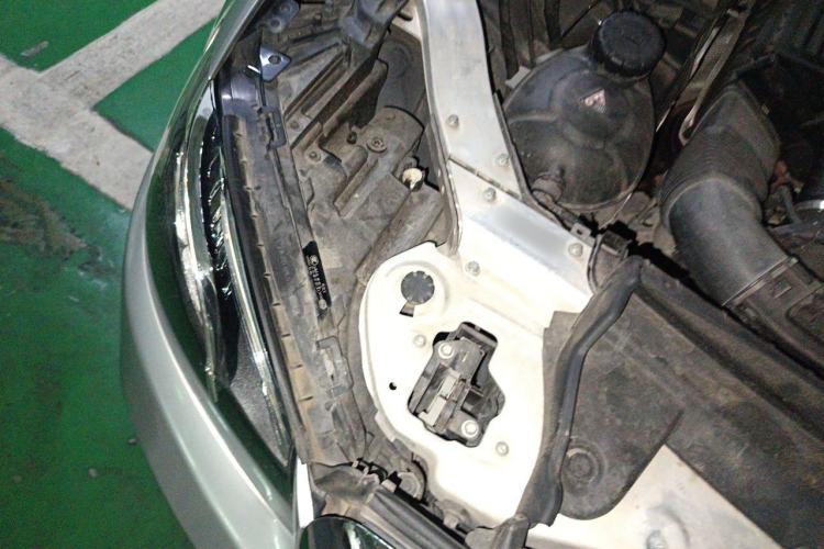 Used Mercedes-Benz E-Class 2016 E 200 L Engine Bay Right