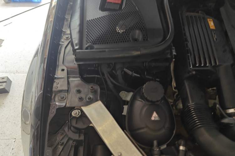 Used Mercedes-Benz E-Class 2016 E 300 L Stylish Model Engine Bay Right