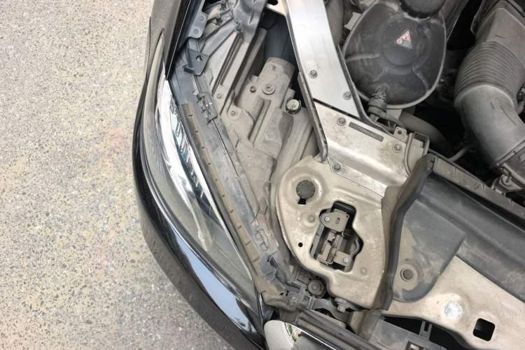 Used Mercedes-Benz E-Class 2016 E 300 L Luxury Model Engine Bay Right