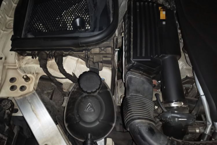 Used Mercedes-Benz E-Class 2016 E 300 L Sport Luxury Model Engine Bay Right