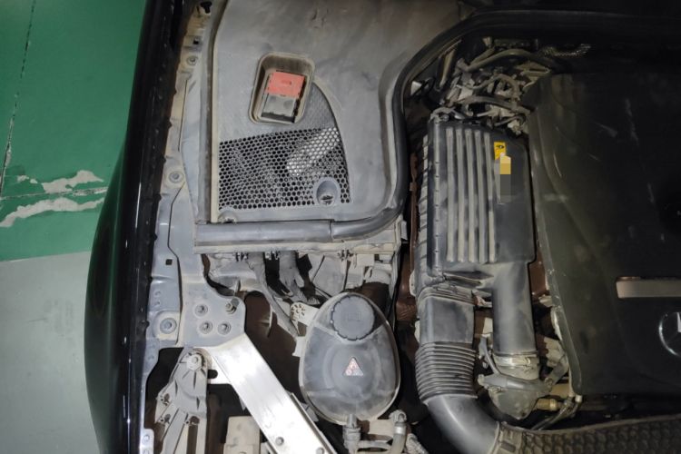 Used Mercedes-Benz E-Class 2016 E 200 L Engine Bay Right