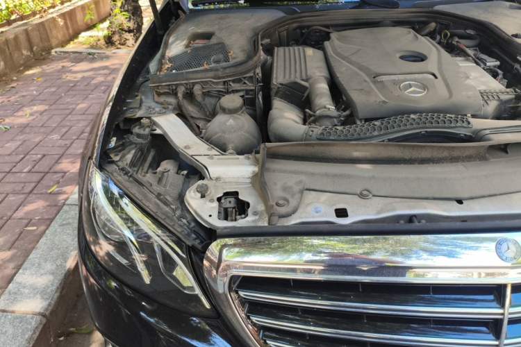 Used Mercedes-Benz E-Class 2016 E 200 L Engine Bay Right