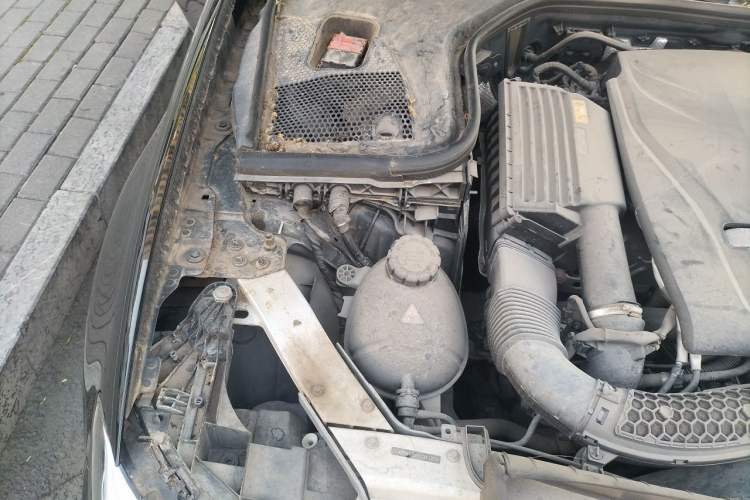 Used Mercedes-Benz E-Class 2016 E 200 L Engine Bay Right