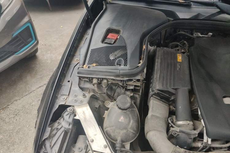 Used Mercedes-Benz E-Class 2016 E 200 L Sport Edition Engine Bay Right