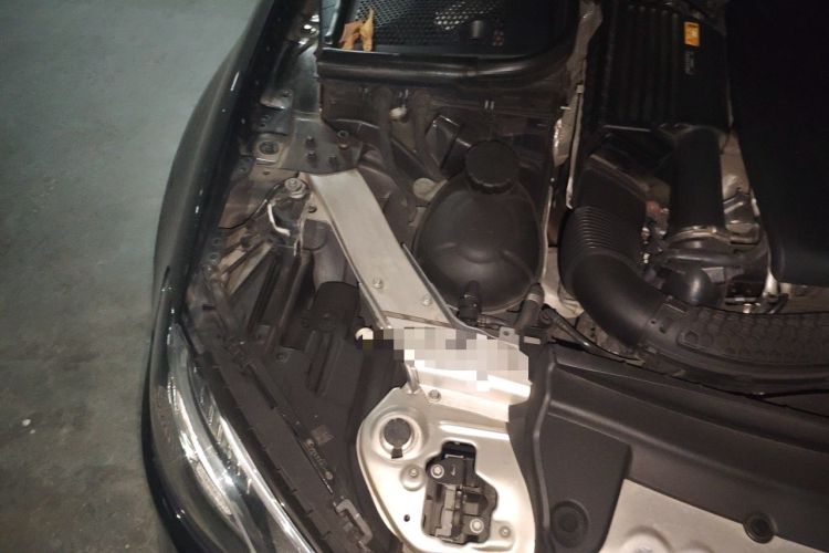 Used Mercedes-Benz E-Class 2016 E 200 L Sport Edition Engine Bay Right