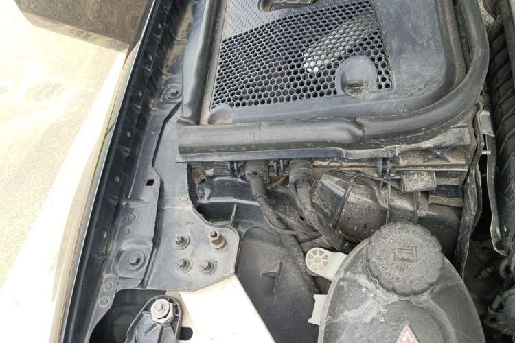 Used Mercedes-Benz E-Class 2016 E 200 L Engine Bay Right