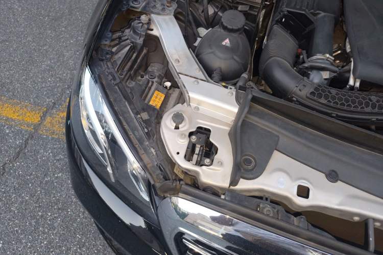 Used Mercedes-Benz E-Class 2016 E 200 L Engine Bay Right