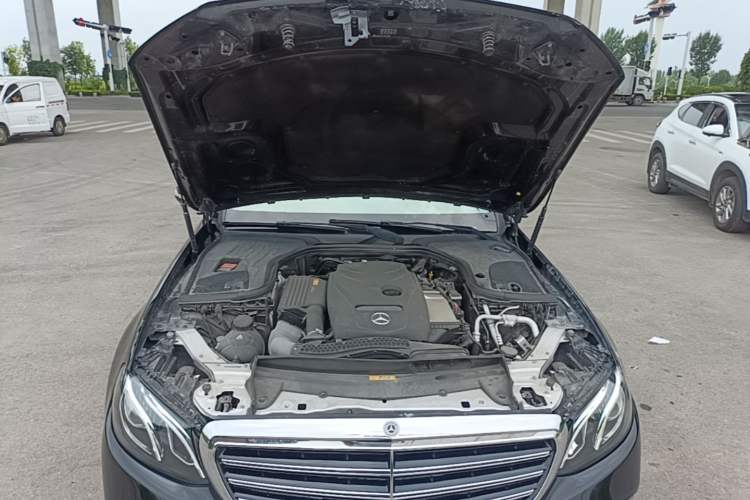 Used Mercedes-Benz E-Class 2016 E 200 L Engine Bay