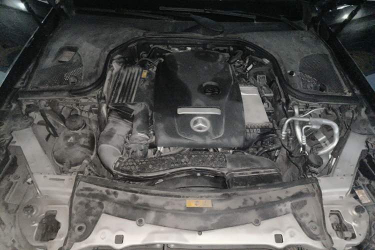 Used Mercedes-Benz E-Class 2016 E 200 L Engine Bay