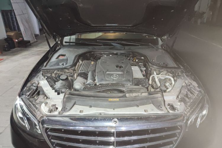 Used Mercedes-Benz E-Class 2016 E 200 L Engine Bay