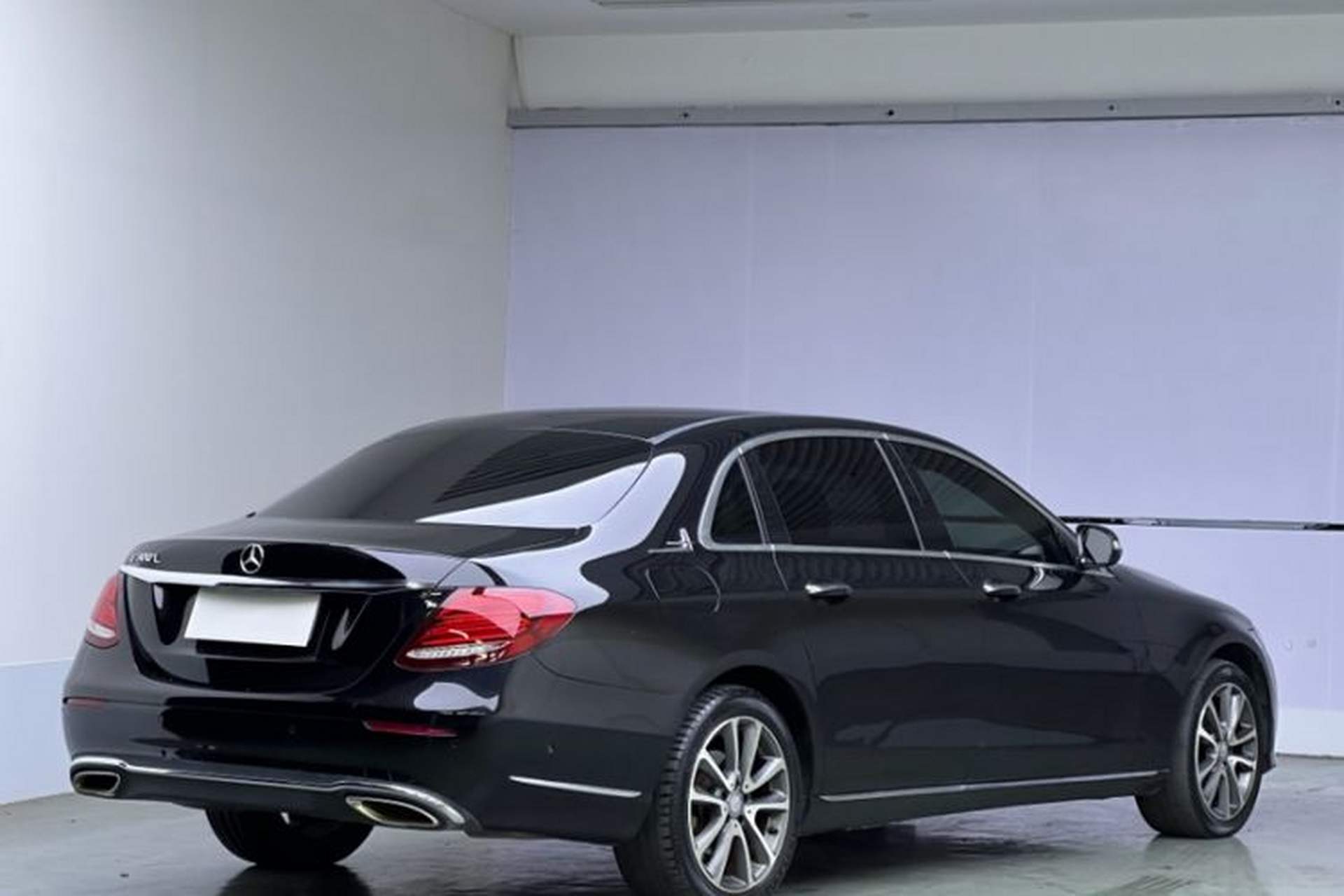 Used Mercedes-Benz E-Class 2016 E 200 L Exterior 1