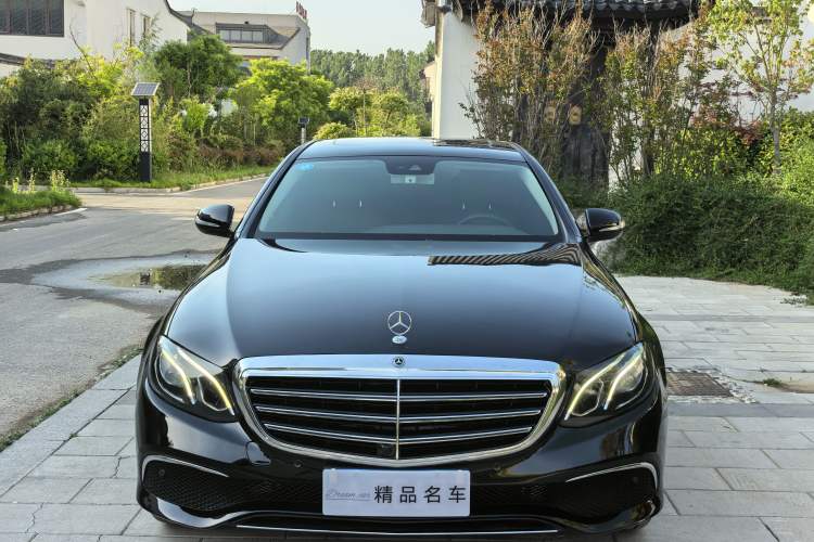 Used Mercedes-Benz E-Class 2016 E 300 L Sporty and Stylish Model Exterior 1