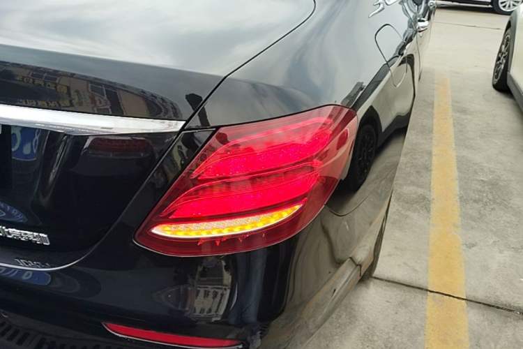 Used Mercedes-Benz E-Class 2016 E 300 L Sporty and Stylish Model Exterior 3
