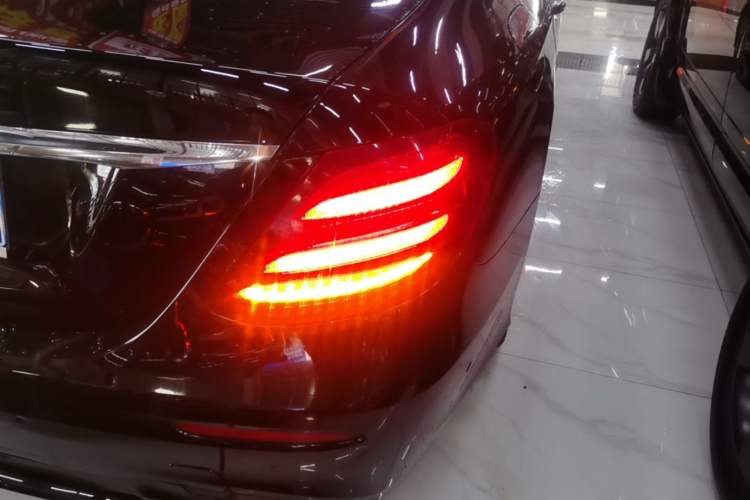 Used Mercedes-Benz E-Class 2016 E 300 L Sporty and Stylish Model Exterior 3