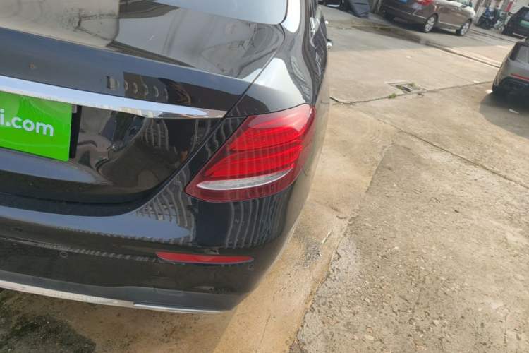 Used Mercedes-Benz E-Class 2016 E 300 L Sporty and Stylish Model Exterior 3