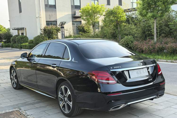 Used Mercedes-Benz E-Class 2016 E 300 L Sporty and Stylish Model Exterior 3