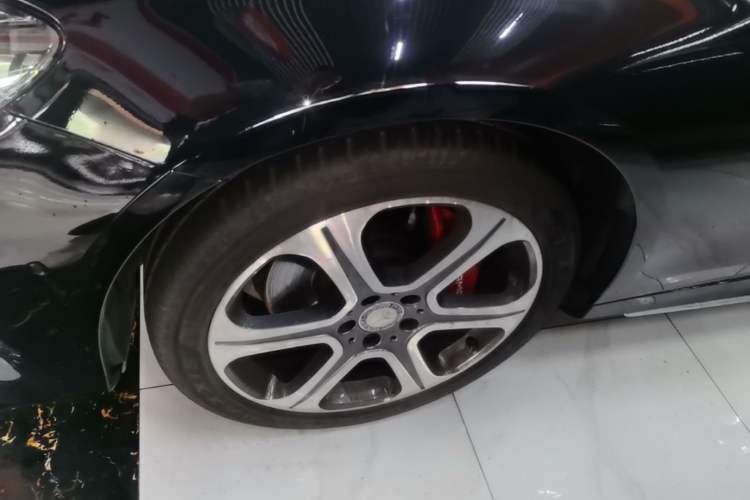 Used Mercedes-Benz E-Class 2016 E 300 L Sporty and Stylish Model Exterior 4
