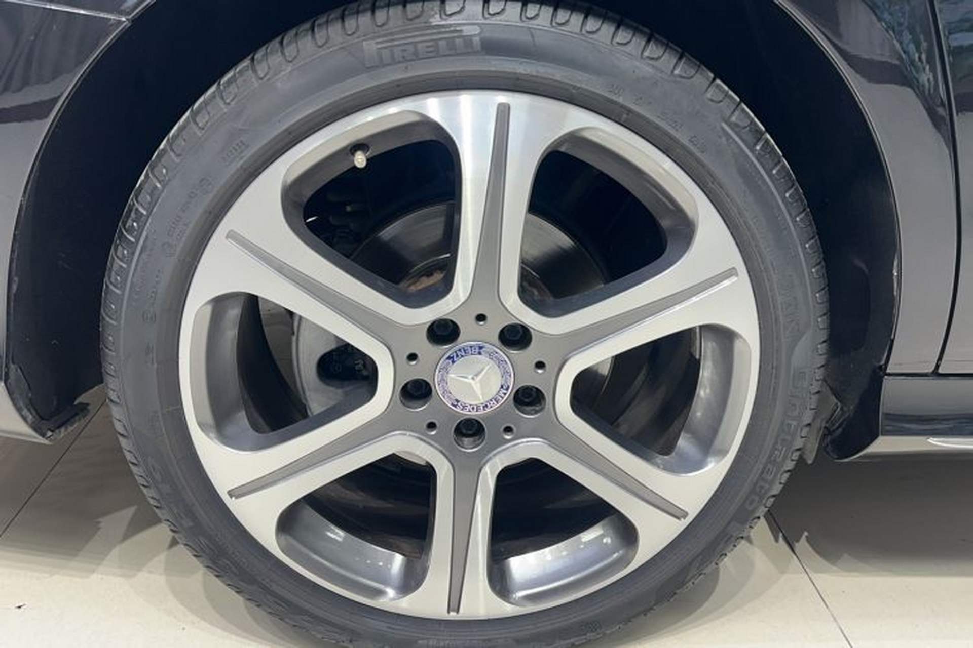 Used Mercedes-Benz E-Class 2016 E 300 L Sporty and Stylish Model Exterior 4