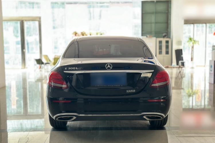 Used Mercedes-Benz E-Class 2016 E 300 L Luxury Model Exterior 4