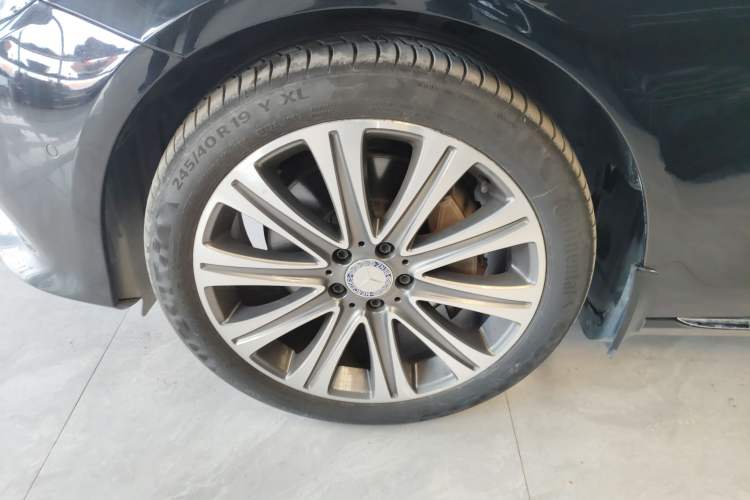 Used Mercedes-Benz E-Class 2016 E 300 L Luxury Model Exterior 4
