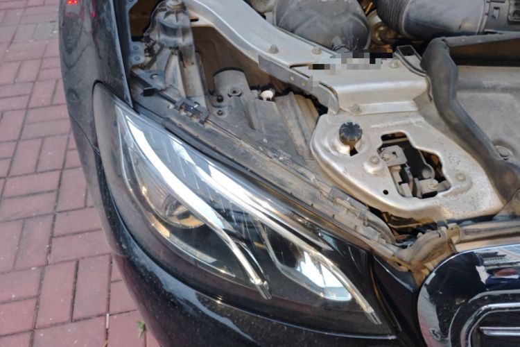 Used Mercedes-Benz E-Class 2016 E 200 L Exterior 6