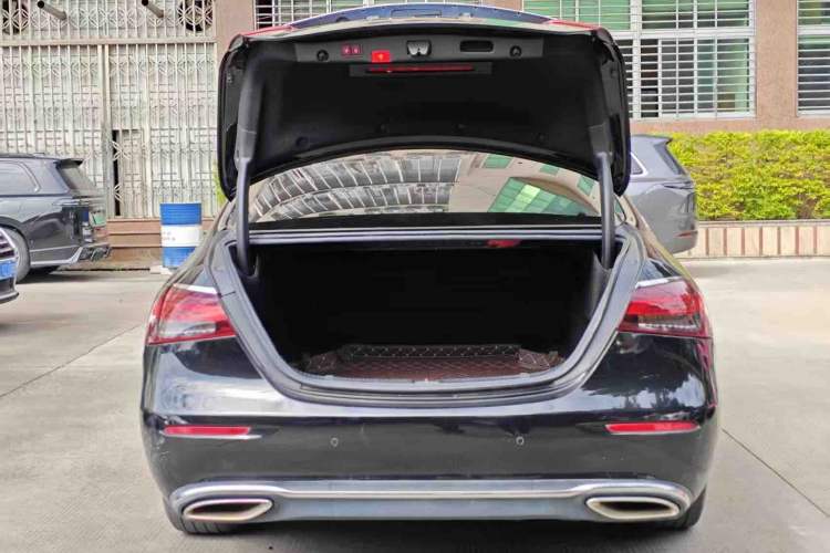 Used Mercedes-Benz E-Class 2016 E 200 L Exterior 6