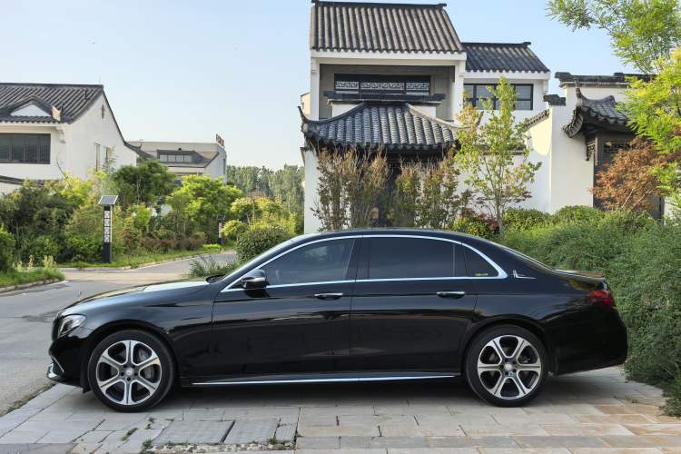 Used Mercedes-Benz E-Class 2016 E 300 L Sporty and Stylish Model Exterior 6