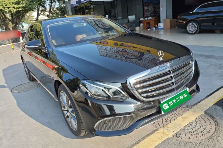 Used Mercedes-Benz E-Class 2016 E 200 L Front Right 45 Deg