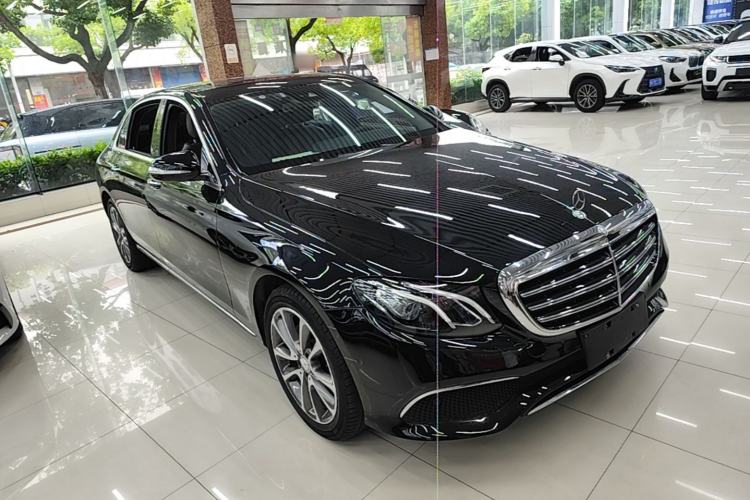 Used Mercedes-Benz E-Class 2016 E 200 L Front Right 45 Deg