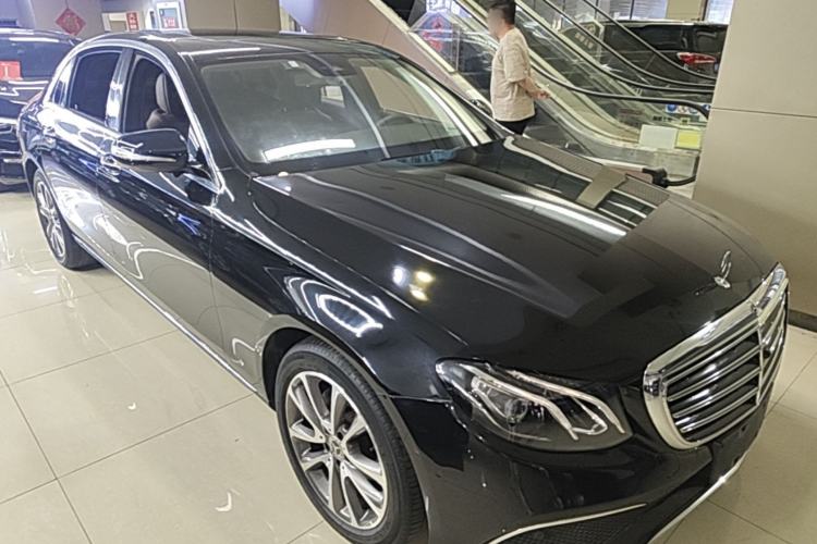 Used Mercedes-Benz E-Class 2016 E 200 L Front Right 45 Deg