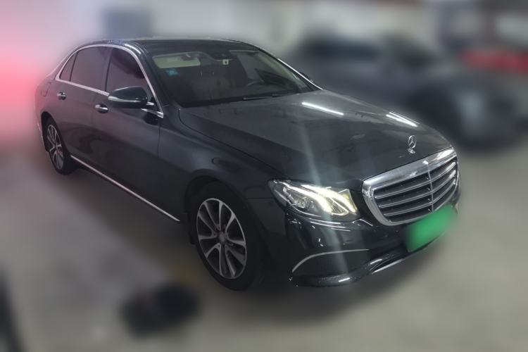 Used Mercedes-Benz E-Class 2016 E 200 L Front Right 45 Deg