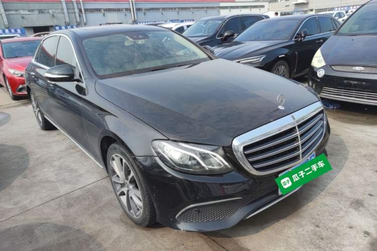 Used Mercedes-Benz E-Class 2016 E 200 L Front Right 45 Deg