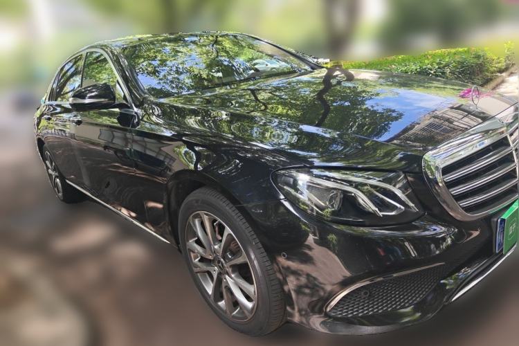 Used Mercedes-Benz E-Class 2016 E 200 L Front Right 45 Deg