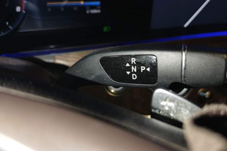 Used Mercedes-Benz E-Class 2016 E 300 L Stylish Model Gear Lever