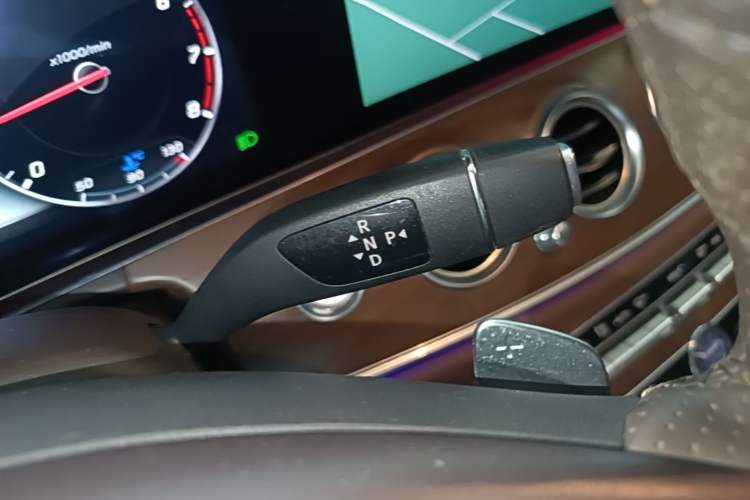 Used Mercedes-Benz E-Class 2016 E 200 L Gear Lever
