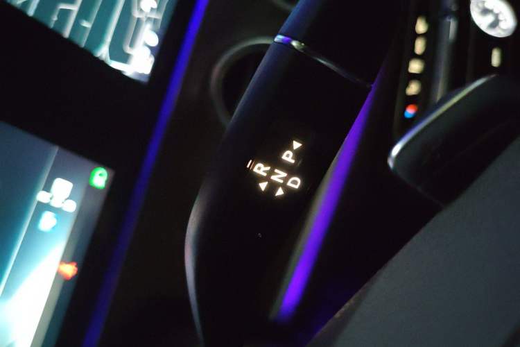 Used Mercedes-Benz E-Class 2016 E 300 L Stylish Model Gear Lever
