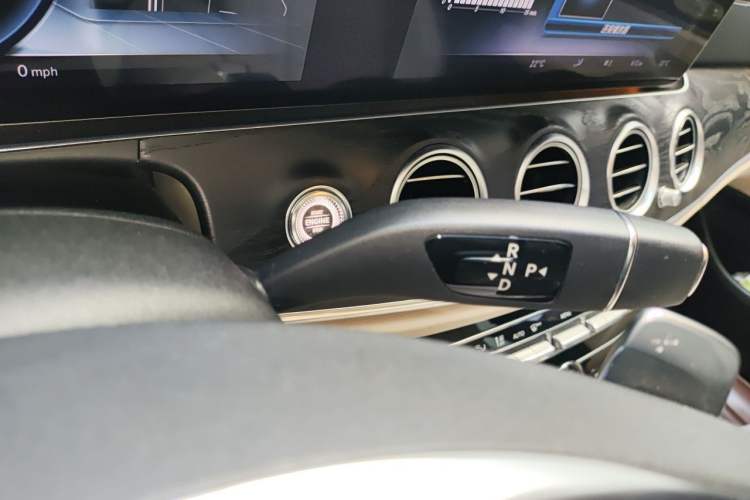 Used Mercedes-Benz E-Class 2016 E 300 L Sport Luxury Model Gear Lever