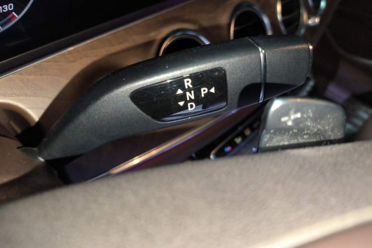 Used Mercedes-Benz E-Class 2016 E 200 L Gear Lever