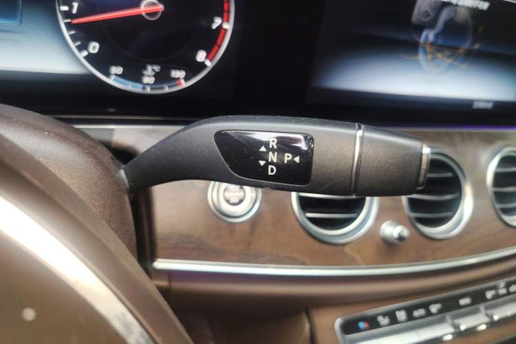 Used Mercedes-Benz E-Class 2016 E 200 L Gear Lever