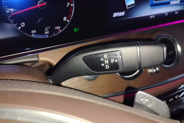 Used Mercedes-Benz E-Class 2016 E 200 L Gear Lever