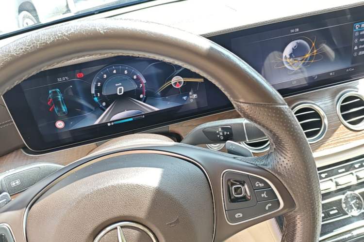 Used Mercedes-Benz E-Class 2016 E 300 L Stylish Model Gear Lever