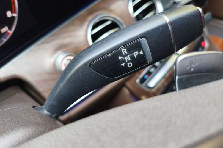 Used Mercedes-Benz E-Class 2016 E 200 L Gear Lever