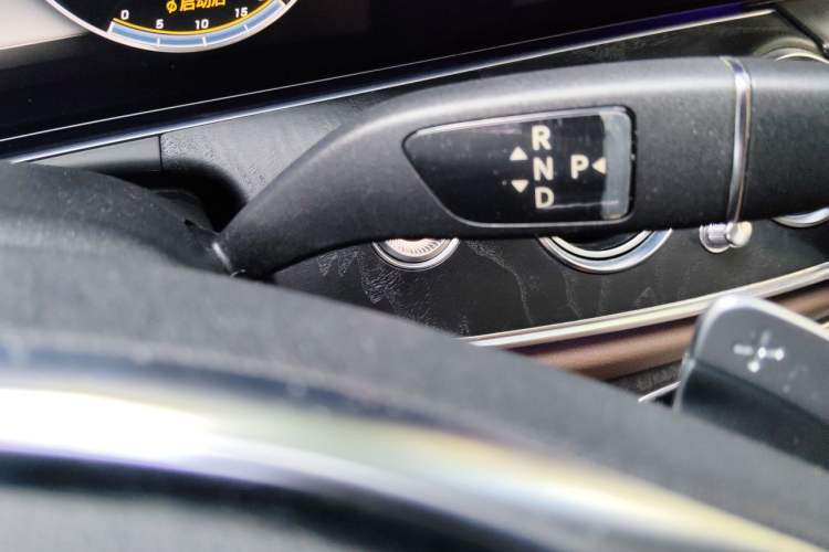 Used Mercedes-Benz E-Class 2016 E 300 L Sporty and Stylish Model Gear Lever